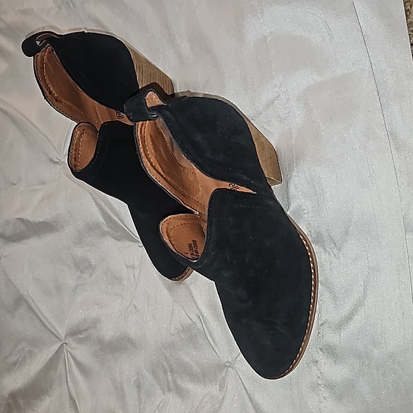 Jeffery Campbell size 6 black suede booties size 6...great condition/like new! - Picture 2 of 11